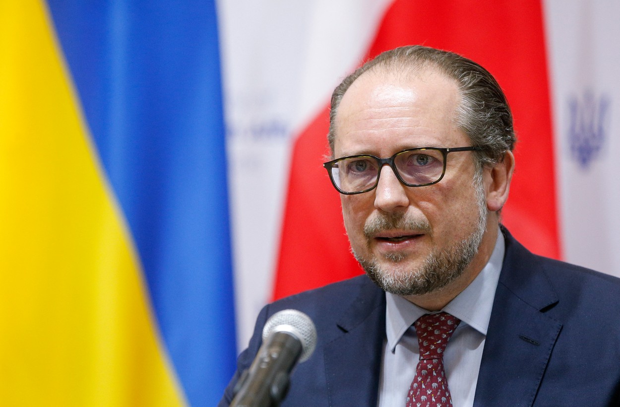 Şeful diplomaţiei austriece critică retragerea de diplomaţi de la ambasadele din Kiev
