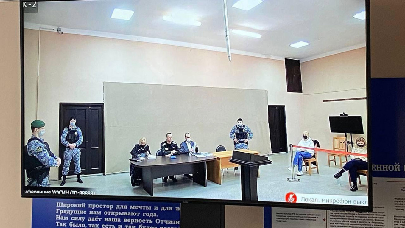 Alexei Navalnîi riscă 15 ani de închisoare în plus pentru noi acuzații. Procesul se judecă în colonia penală în care este închis