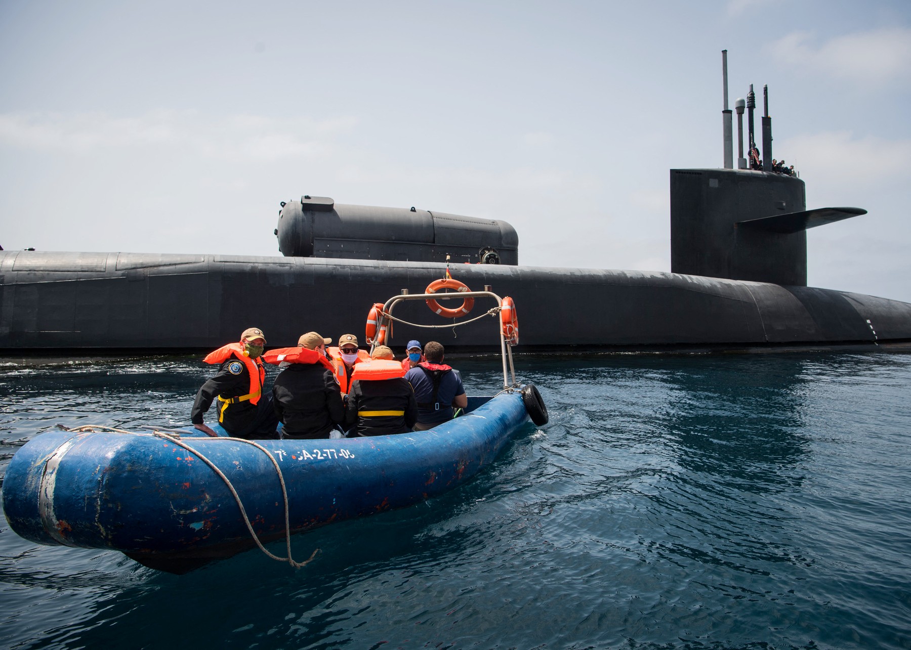 Un inginer al Marinei Americane care proiecta submarine nucleare a vândut informații secrete unei „puteri străine”