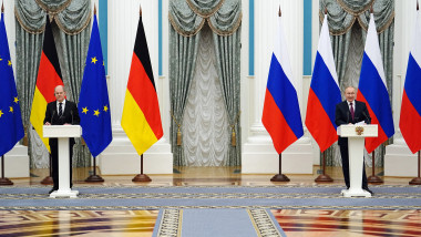 Vladimir Putin a început conferința de presă, spunând că Germania este un „partener cheie al Rusiei” și că ar dori să consolideze relația lor.