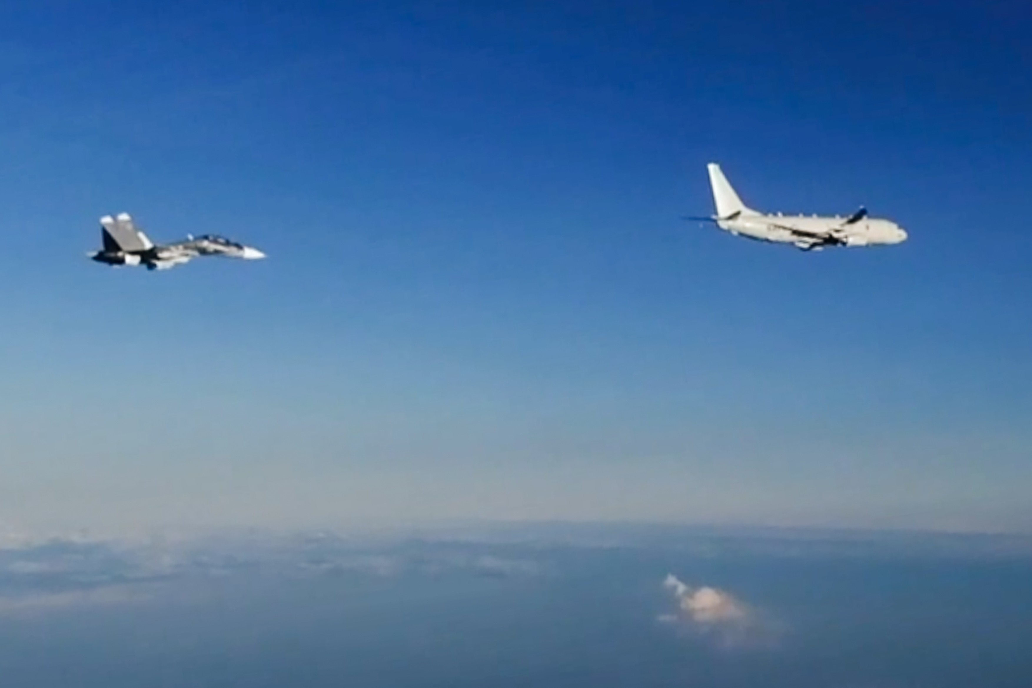 CNN: Incident în Mediterana. Avioane militare rusești au provocat o aeronavă a marinei SUA, după ce s-au apropiat „extrem de mult”