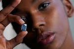 Cât valorează cel mai mare diamant albastru scos vreodată la licitație. „Este o capodoperă desăvârșită”