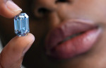 Cât valorează cel mai mare diamant albastru scos vreodată la licitație. „Este o capodoperă desăvârșită”