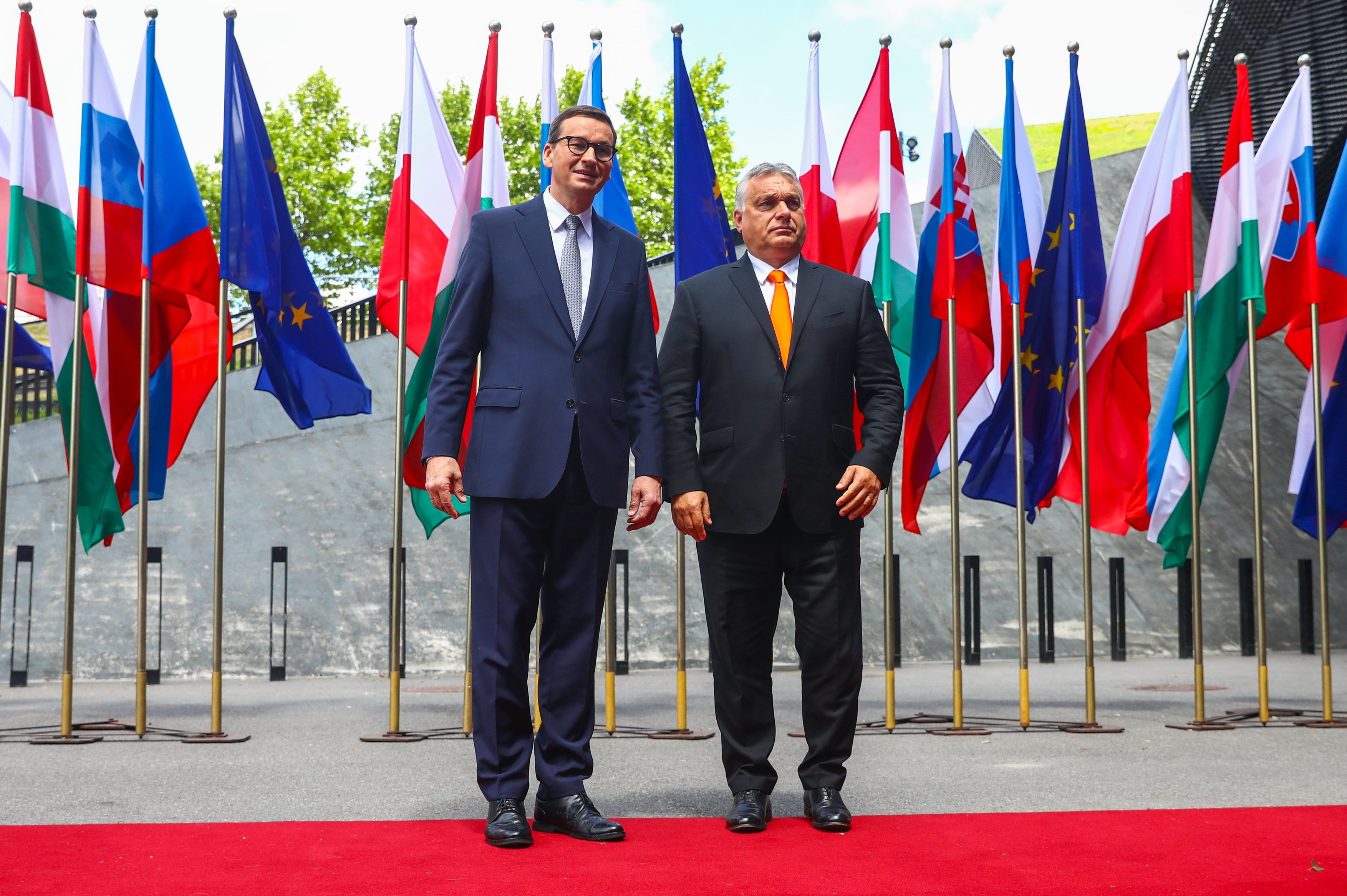 Parlamentul European cere Comisiei să suspende rapid fondurile Poloniei și Ungariei din cauza încălcării statului de drept