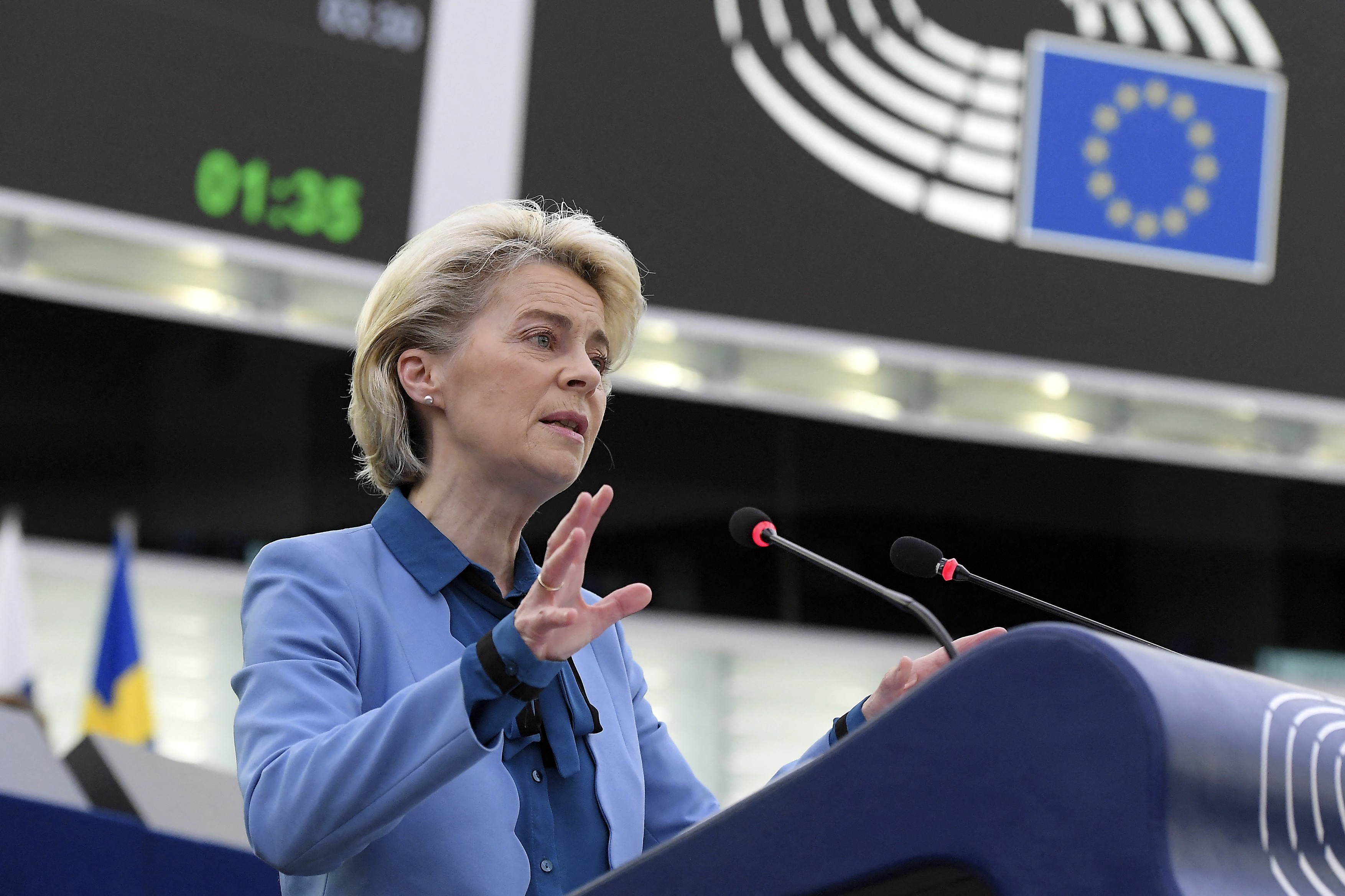 Comisia Europeană recomandă acordarea statutului de candidat la UE pentru Ucraina și R. Moldova, dar cere reforme