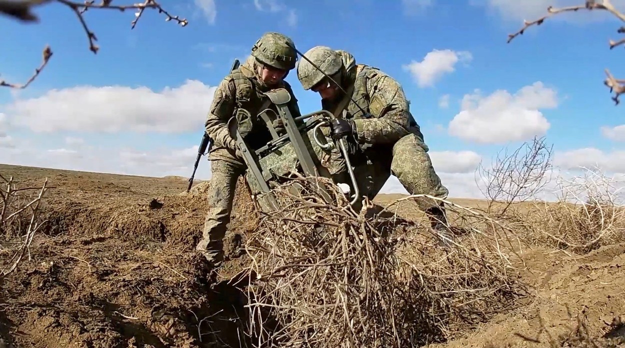 Washingtonul spune că Rusia a adus încă 7.000 de militari la granița cu Ucraina, deși anunța o retragere a trupelor