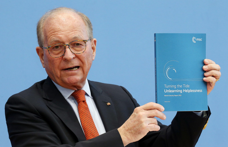 14 February 2022, Berlin: Wolfgang Ischinger, Chairman of the Munich Security Conference, presents the Munich Security Report 2022 to the German Federal Press Conference. Photo: Wolfgang Kumm/dpa