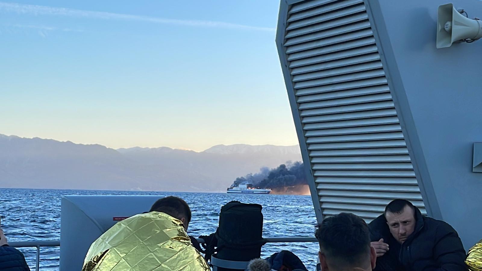 Mărturia unui român aflat pe feribotul care a luat foc în Mediterana: Am lăsat acolo tot, mașină, bani, acte