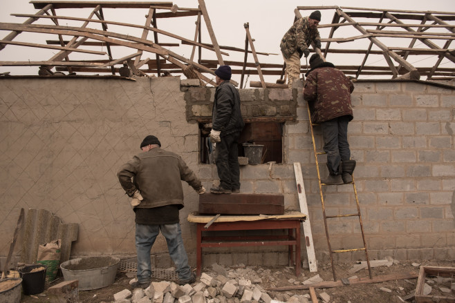 Ukraine: Artillery strikes in the town of Stanytsia Luhanska