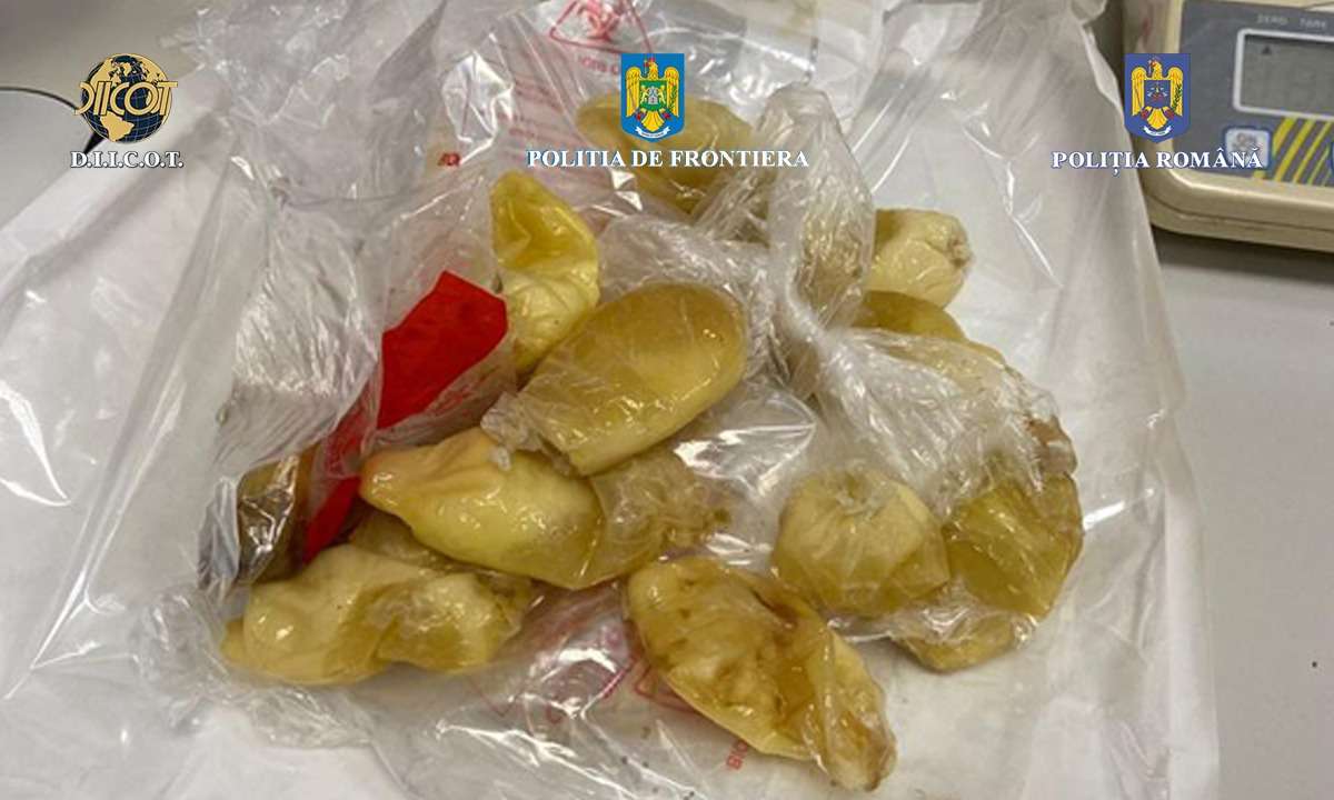 O femeie din Brazilia a fost prinsă pe Aeroportul Otopeni cu 1 kilogram de cocaină în stomac