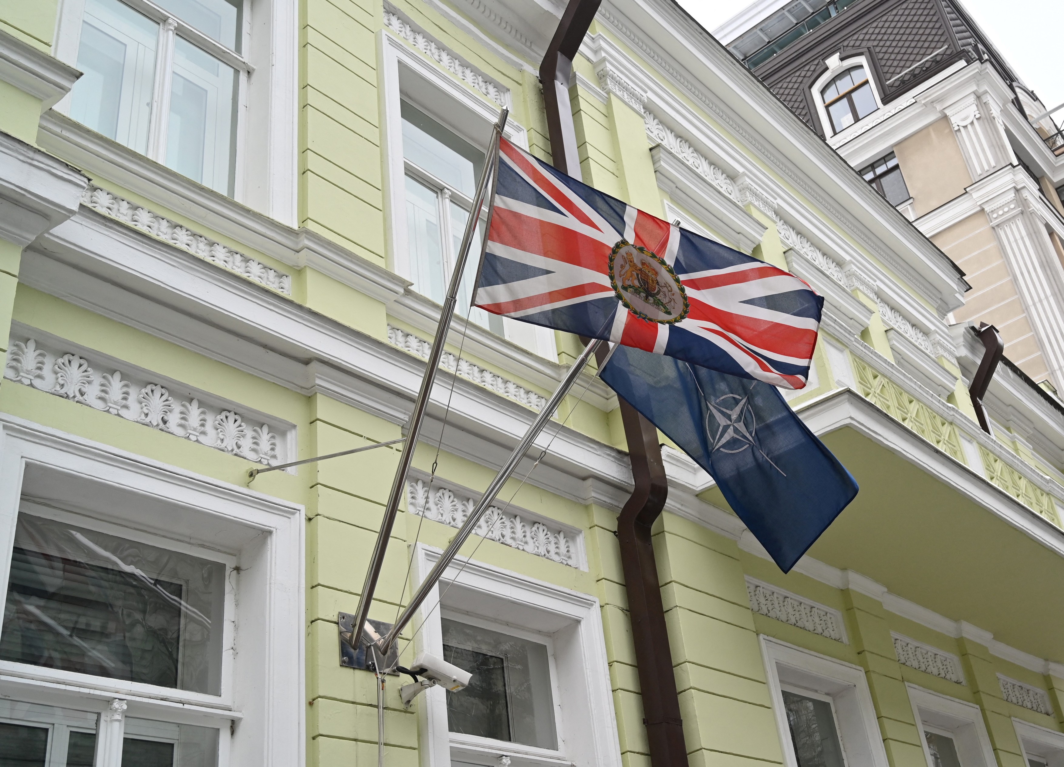 Ambasada Marii Britanii din Ucraina se mută din Kiev iar Londra își avertizează cetățenii să plece din țară