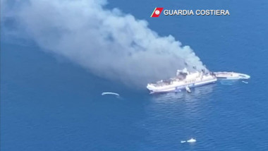 incendiu pe feribot in mediterana