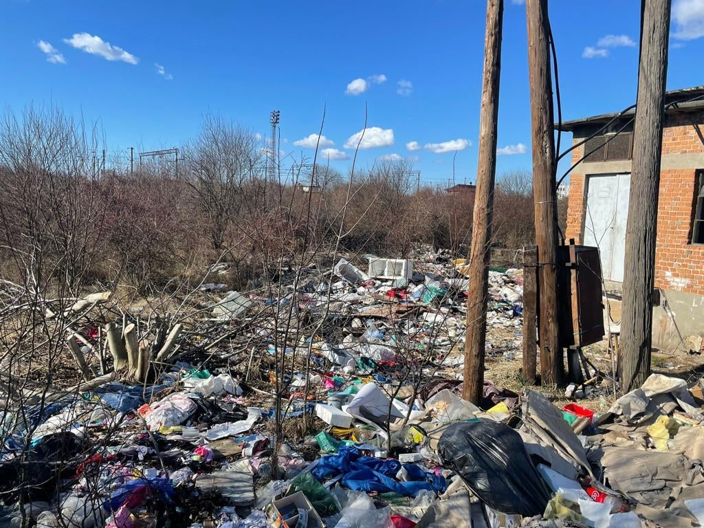 Incendierea sau îngroparea deșeurilor va fi pedepsită cu închisoare de la 3 la 5 ani. Cresc și amenzile pentru arderea miriștilor