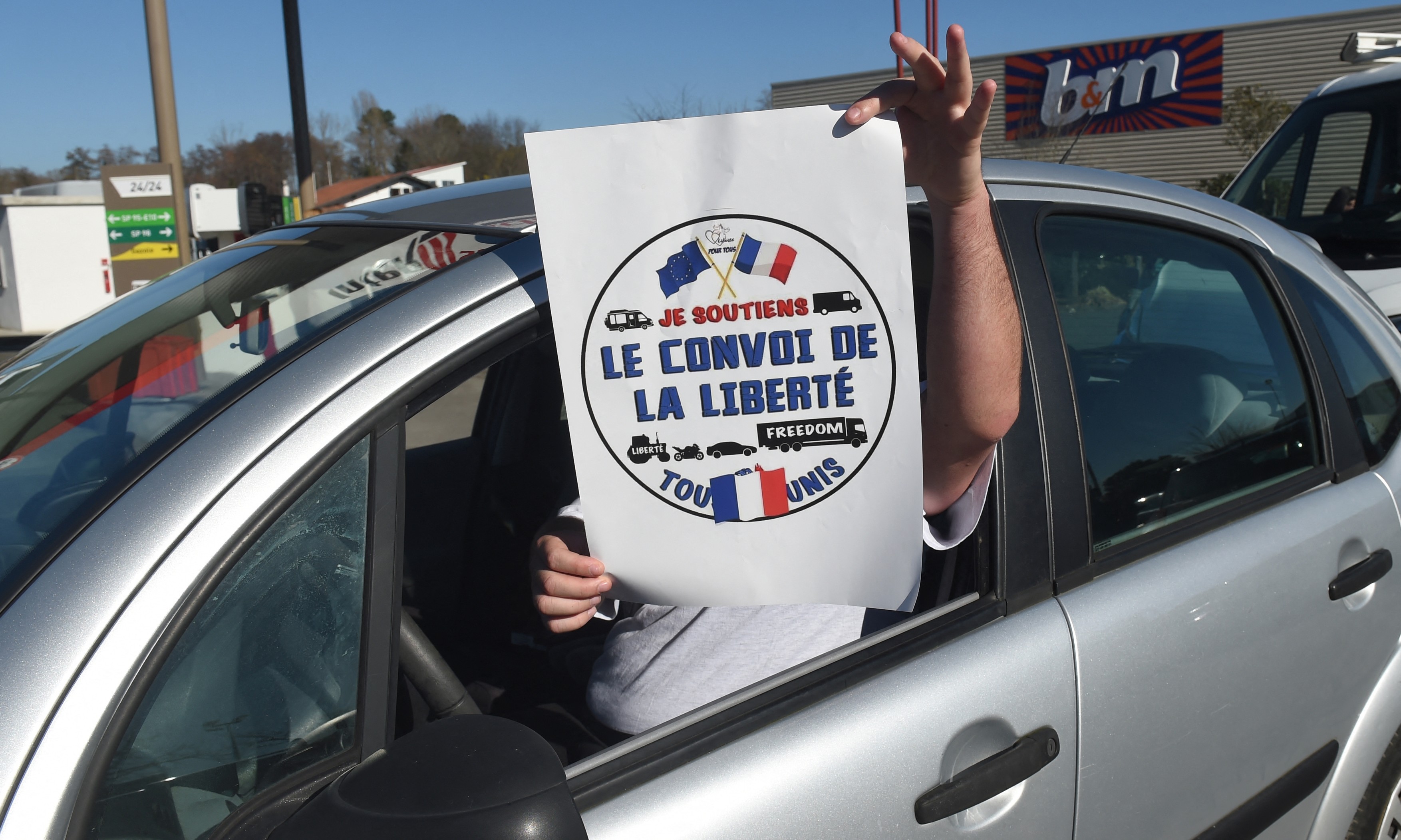 "Convoaie ale libertății" în Franța. Autoritățile din Paris interzis accesul în oraș și amenință protestatarii cu închisoarea
