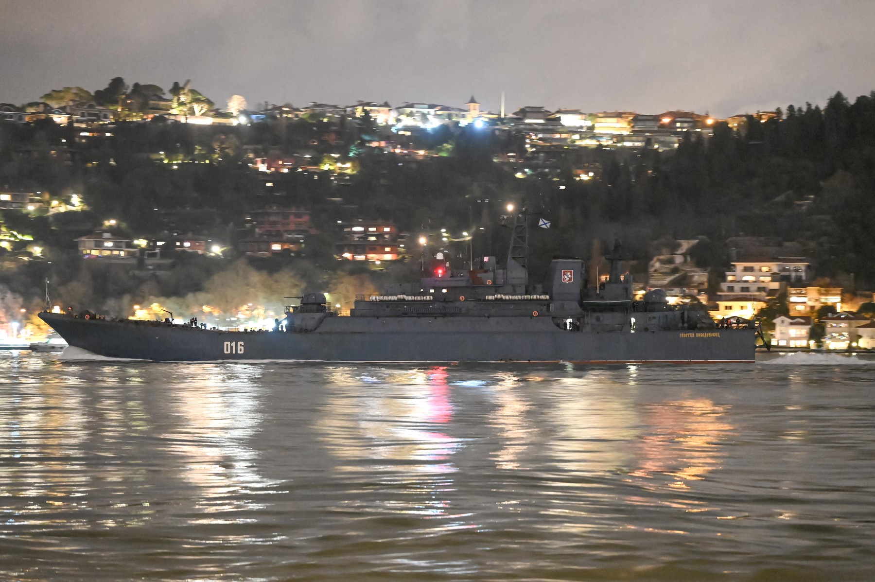 Ucraina cere Turciei să închidă strâmtorile Bosfor şi Dardanele pentru navele din Rusia