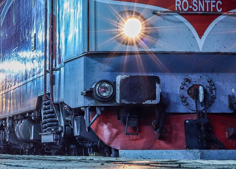 Un tren pe ruta Bucureşti Nord - Cluj Napoca a întârziat 150 de minute, din cauza unor defecţiuni succesive la locomotivă