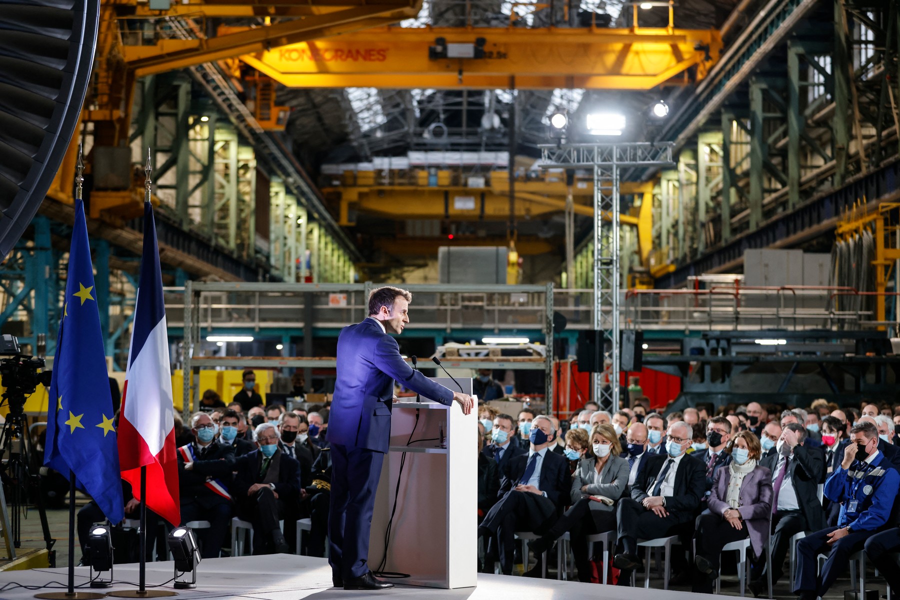 Macron anunță „renașterea industriei nucleare”. Franța ar putea să construiască 14 reactoare noi până în 2050