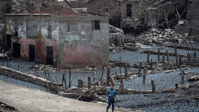 Un sat fantomă a ieşit de sub ape după trei decenii