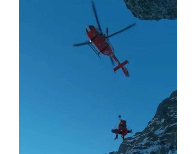 VIDEO. O alpinistă a căzut circa 250 de metri în Bucegi. Salvamontiștii au intervenit cu un elicopter