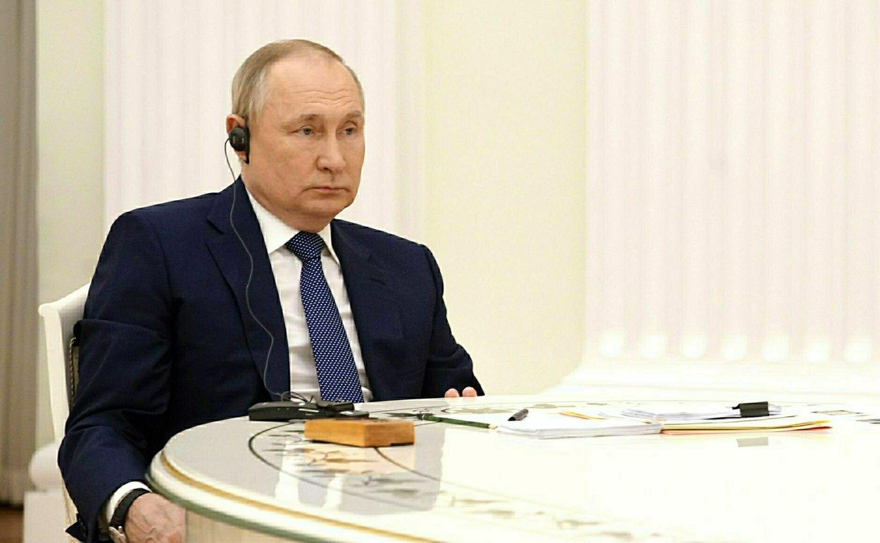 Putin i-a spus lui Macron că armamentul furnizat de occidentali Kievului „creează premisele pentru posibile acțiuni agresive” în Donbas
