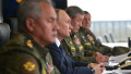 Vladimir Putin privește exerciții militare alături de oficiali de top ai armatei ruse