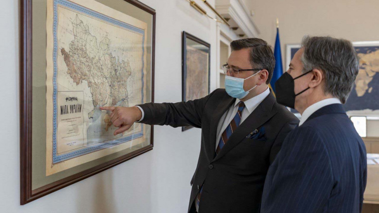 US Secretary of State Antony Blinken, right, looks at a map with Ukraine Minister of Foreign Affairs Dmytro Kuleba during their meeting in Kyiv, Ukraine
