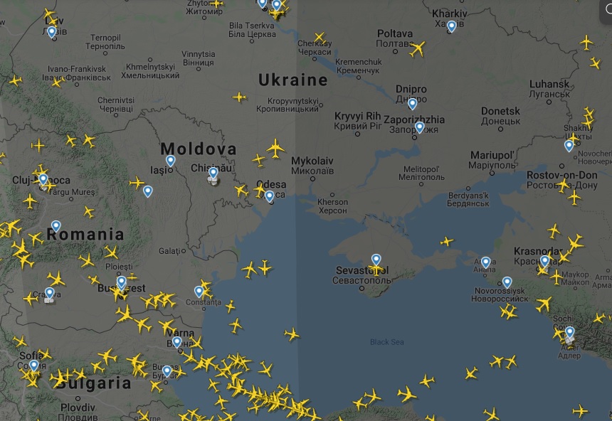 Trafic aerian intens în România. Avioanele evită Ucraina și zona Mării Negre unde rușii desfășoară exerciții