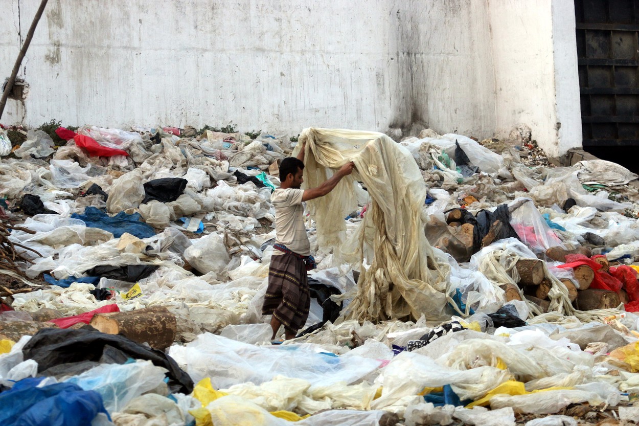 FOTO & VIDEO. Imagini dezolante în Bangladesh: Secarea unui râu a scos la iveală un peisaj deprimant