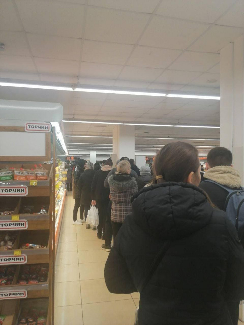 cozi la supermarket in ucraina