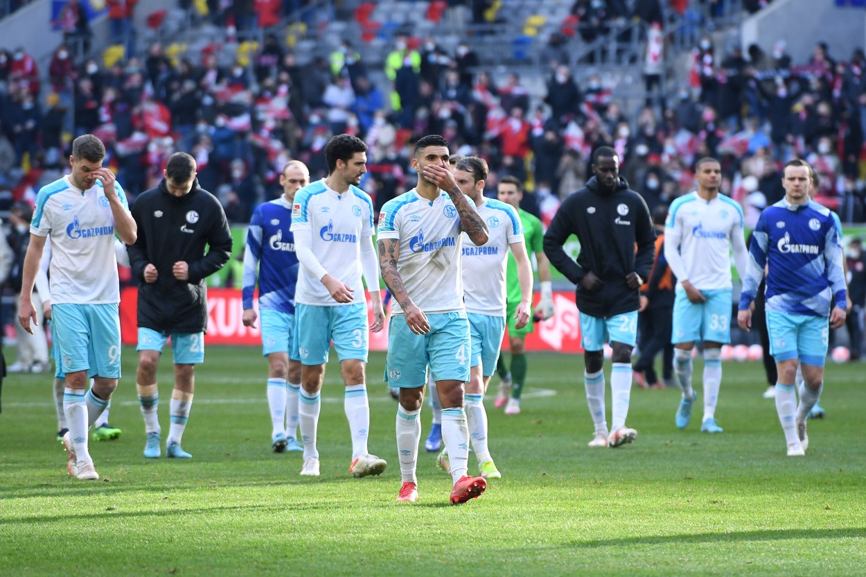 Clubul german Schalke 04 a decis să elimine numele şi sigla Gazprom de pe tricouri