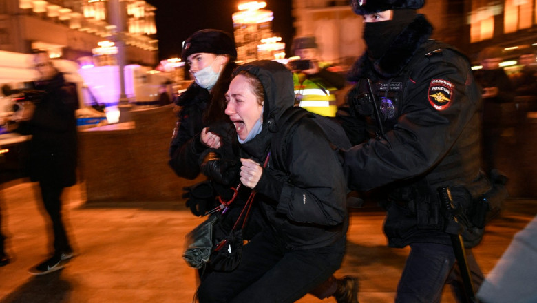 Protestatari față de invazia în Uraina arestați la Moscova.