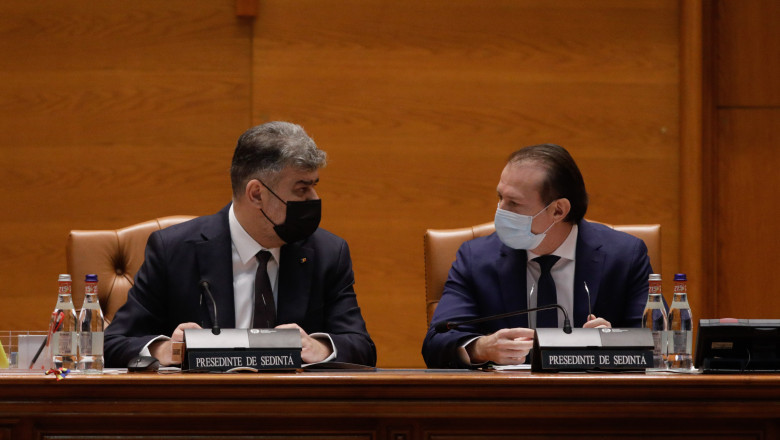Ciolacu și Cîțu la o ședință în Parlament.