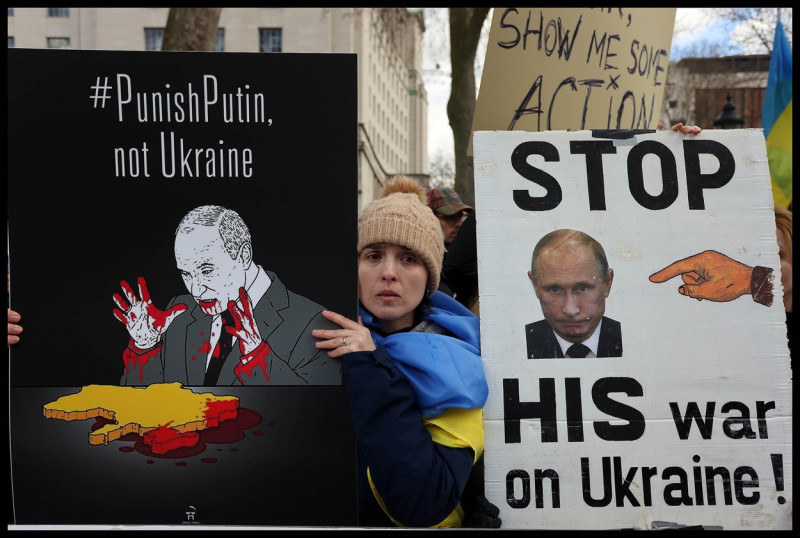 Ukrainians Protest Russian Invasion