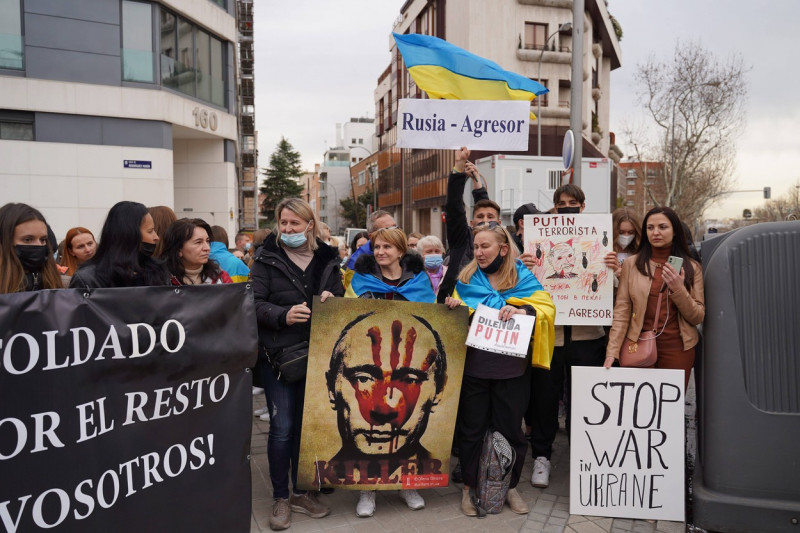 Protests in front of the Russian embassy in Madrid for the war against Ukraine, Madrid, February 24, 2022