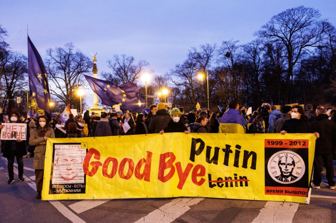 Proteste împotriva invaziei Rusiei în Ucraina în Munchen, Germania.