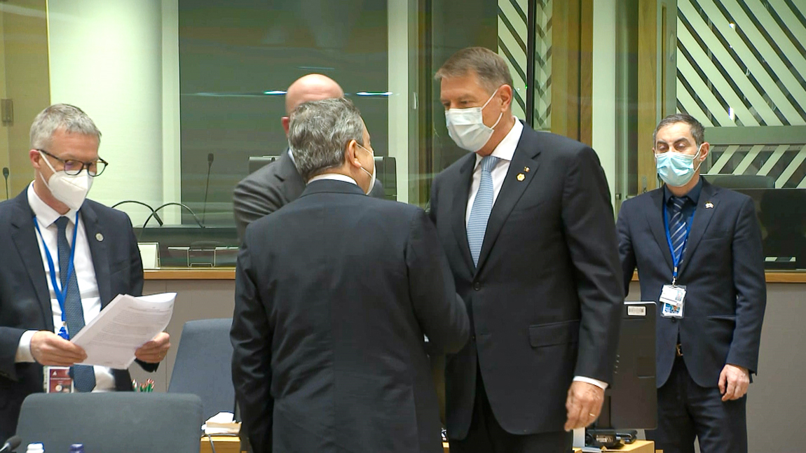 Klaus Iohannis a condamnat la Bruxelles agresiunea Rusiei asupra Ucrainei și a susținut sancțiuni economice care să vizeze și Belarus