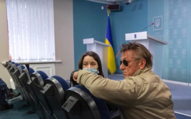 VIDEO. Sean Penn se află la Kiev pentru a documenta invazia Rusiei. El apare într-o înregistrare video alături de Volodimir Zelenski