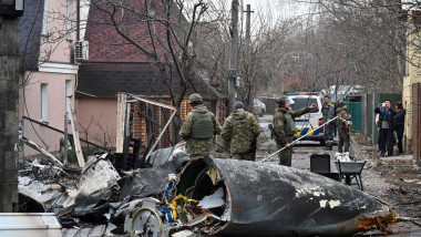 Rămășițele avionului doborât de forțele ucrainene.