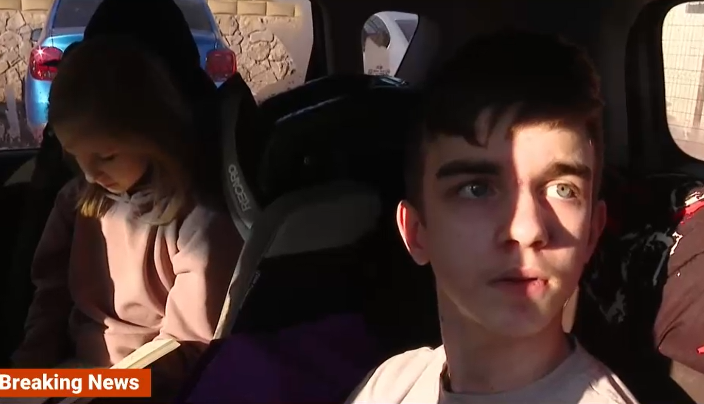 În vămile din România copiii ucraineni plâng după tații rămași acasă ca să apere țara. Nazar, 13 ani: Aș fi făcut la fel, aș fi luptat