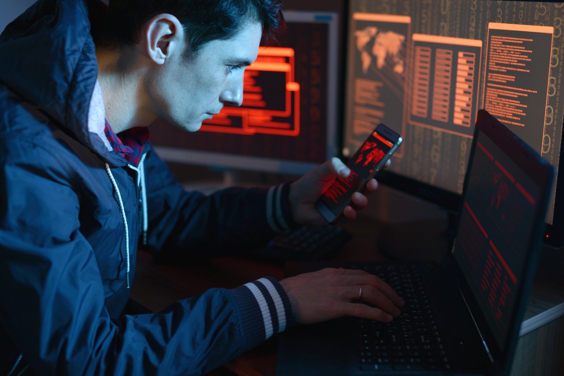 Politico: Hackerii vin în apărarea Ucrainei. Grupul Anonymous declară „război cibernetic” Rusiei