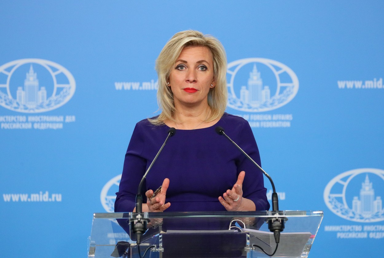 Reacție nervoasă a Mariei Zaharova la întrebările unui jurnalist CNN: „De ce folosiți acest ton când ne puneți nouă întrebări?”