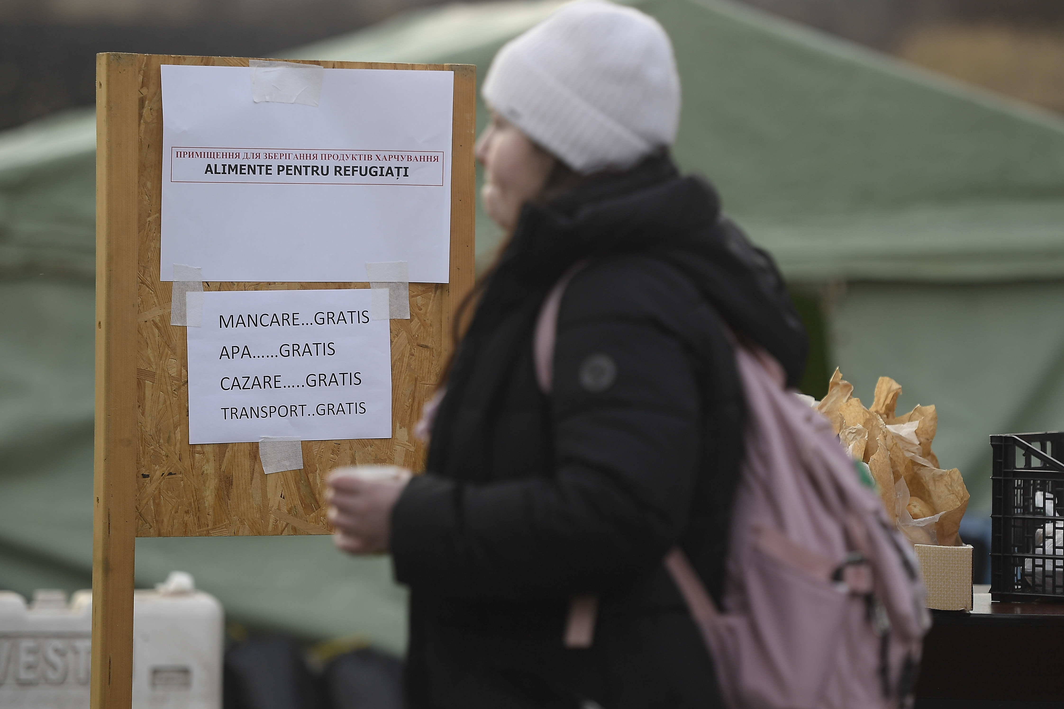 O femeie din Sibiu s-a ales cu dosar penal după ce s-a dat drept refugiată din Ucraina pentru a primi bunuri din donații