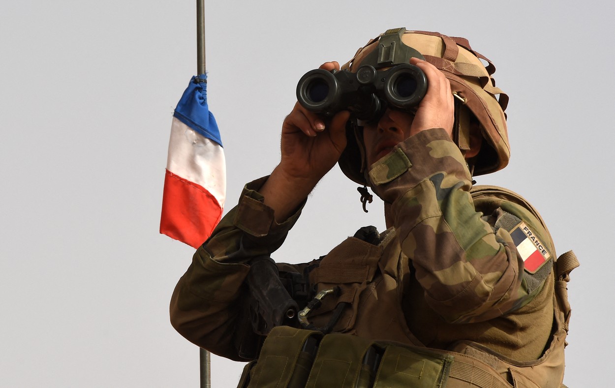 Franţa va trimite 500 de militari în România. General: Un batalion cu vehicule blindate, vehicule de luptă