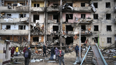 O rachetă lansată de forțele armate ale Rusiei a lovit un bloc de locuințe