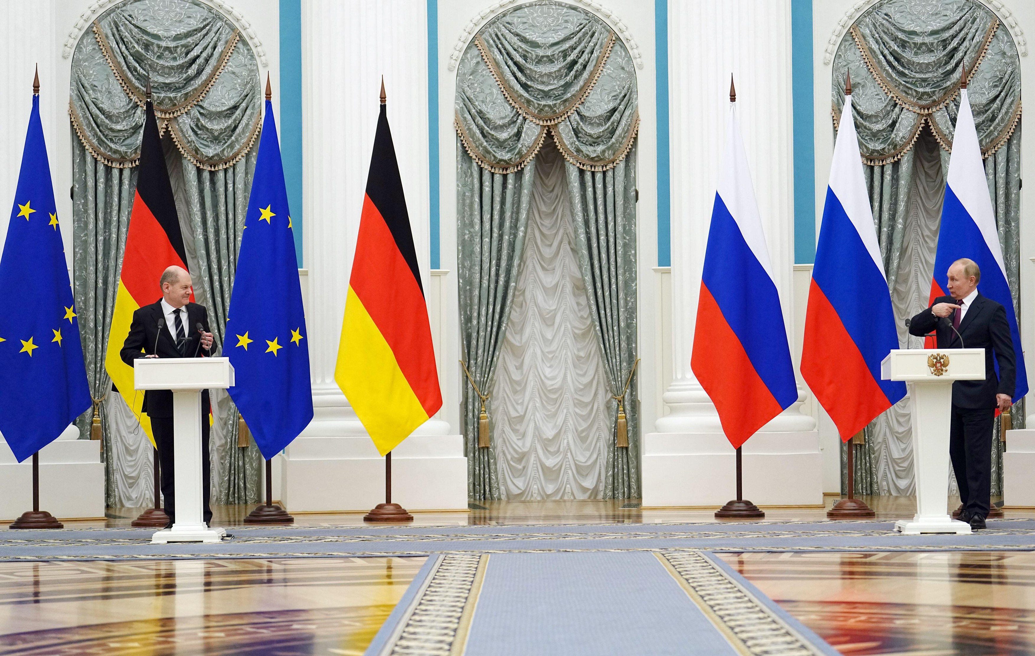 Germania renunță la embargo și anunță că va livra arme Ucrainei. „Este de datoria noastră să sprijinim Ucraina”
