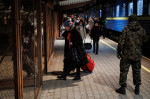 Refugiații ucraineni ajung în gara Przemysl, Polonia.