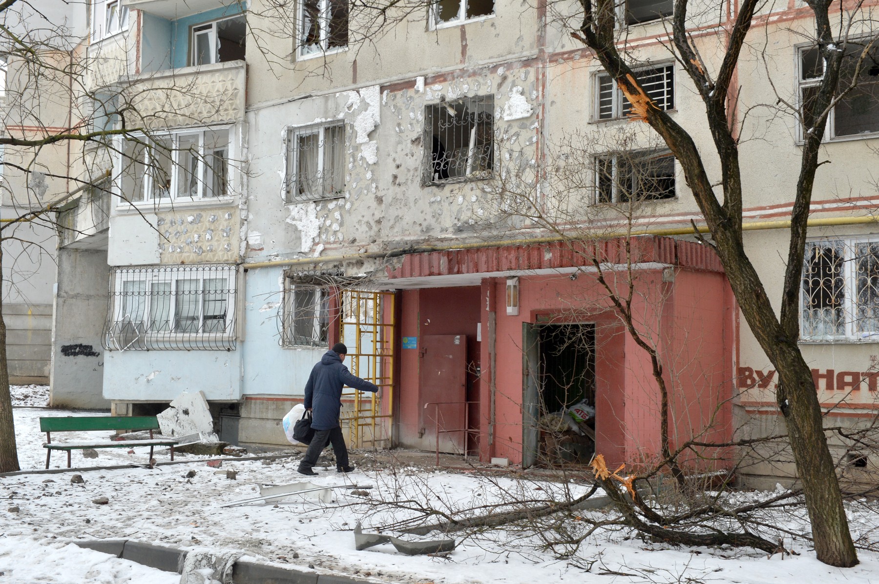 Zelenski: Rusia bombardează zone rezidențiale