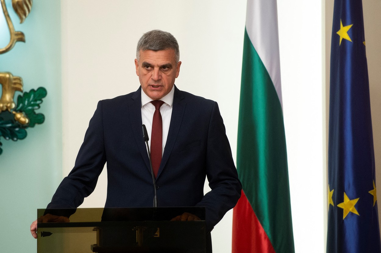 Ministrul bulgar al apărării va fi demis, după ce a refuzat să numească „război” invazia militară rusă