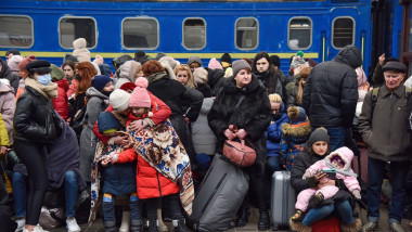 refugiati ucraina pe peron