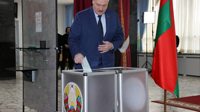 Lukașenko a votat la referendumul organizat duminică în Belarus